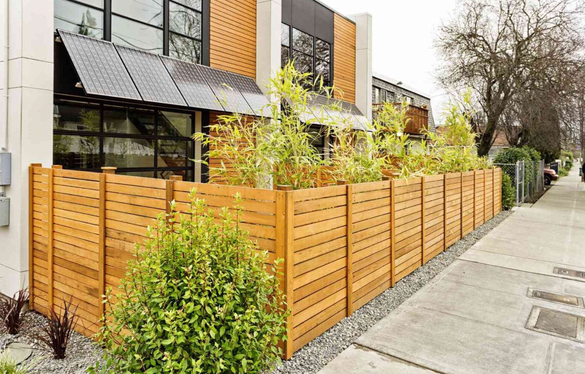 Professional fence installation showcasing modern horizontal wood design in Eagle Mountain